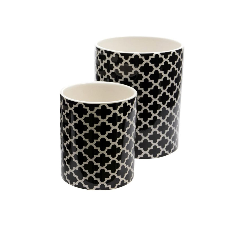 Set of 2 City Chic Assorted Black and White Quatrefoil Dolomite Planter Vases 6.5"